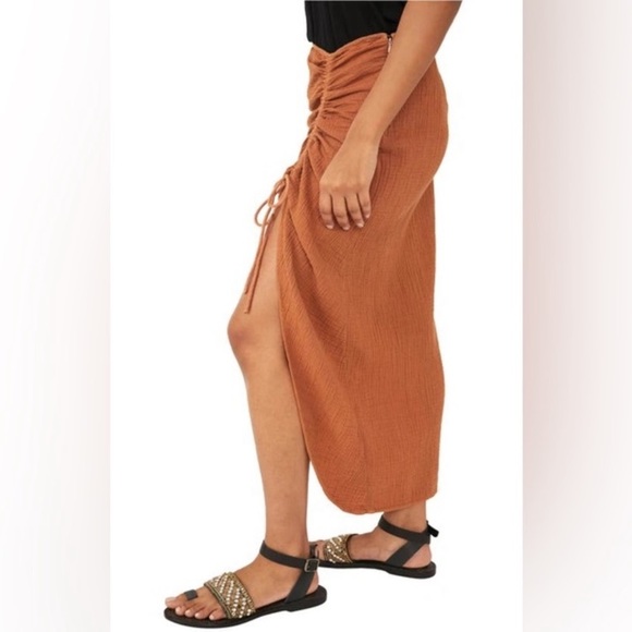 Free People Dresses & Skirts - Free People - Natural Cerine Ruched Cotton Skirt in Glazed Ginger Size O